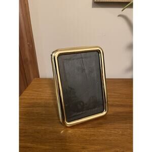 Gold Rounded Edges 4x6 Photo Picture Frame for Tabletop Or Wall Hanging